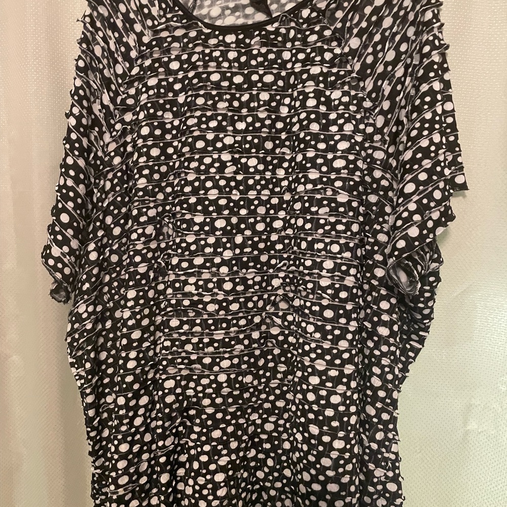Maggie Barnes 5x Ruffled Polka Dot Top